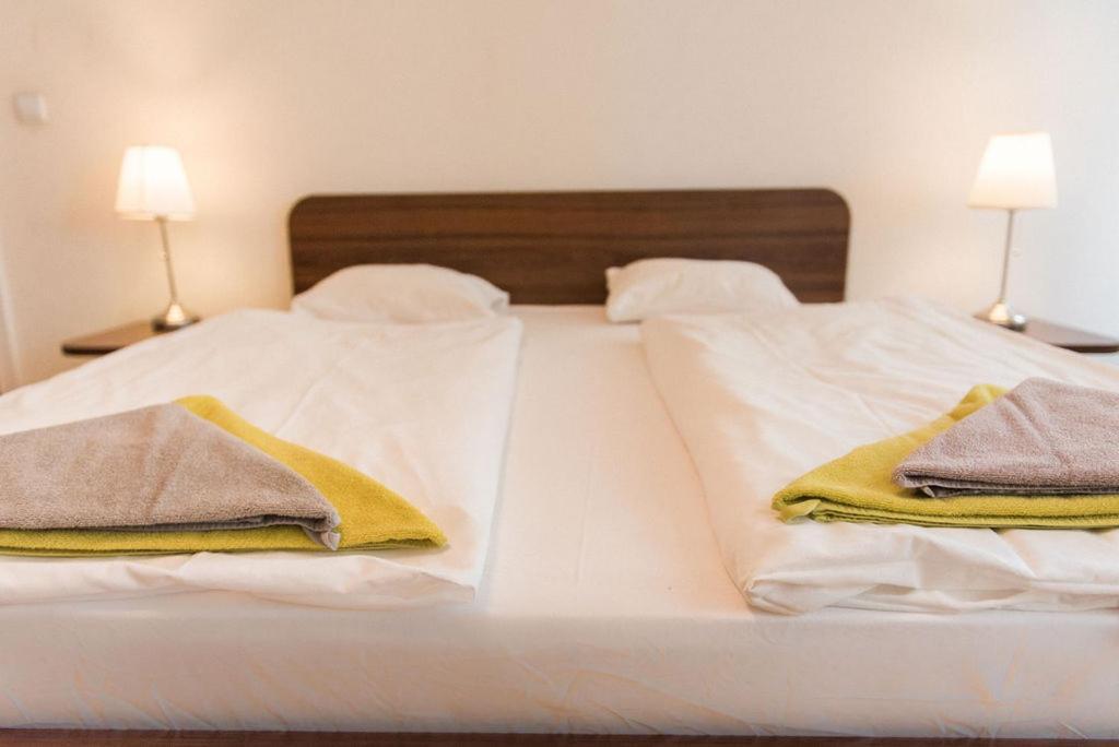Lion Apartments In Historical Center, Bratislava Old Town エクステリア 写真