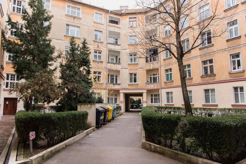 Lion Apartments In Historical Center, Bratislava Old Town エクステリア 写真